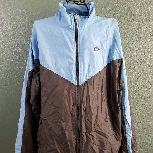 are nike windbreakers waterproof